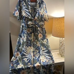 Closette Chic 2 piece set. Size S. 
Adjustable top with silky side slit pants.